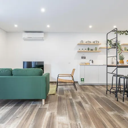 Roots Apartment *
