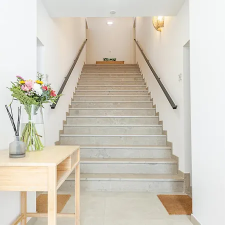 Roots Apartment *