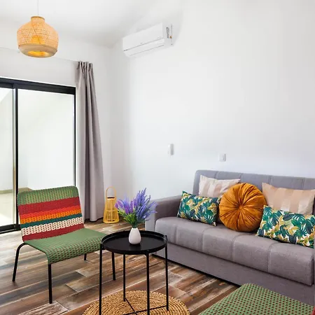 Roots Apartment *